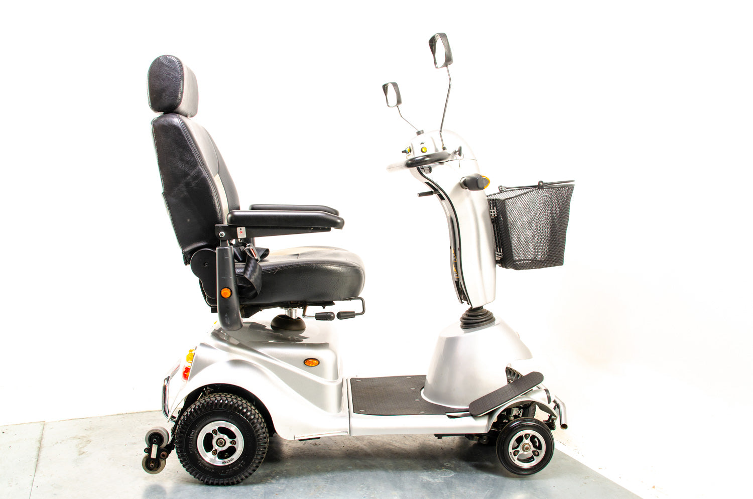 Quingo Plus 8mph Mobility Scooter 5 Wheels Road Pavement Turning Circle Silver AVC