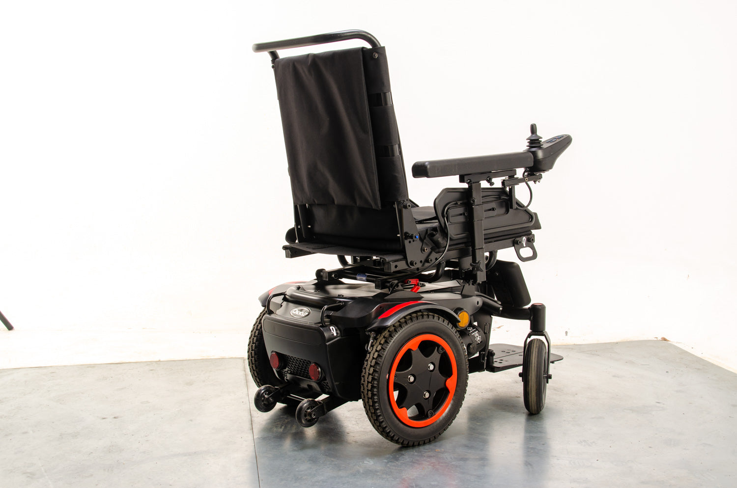 Quickie Q100 R Compact Indoor Outdoor Powerchair Wheelchair Sunrise Medical 03666 Secondary image