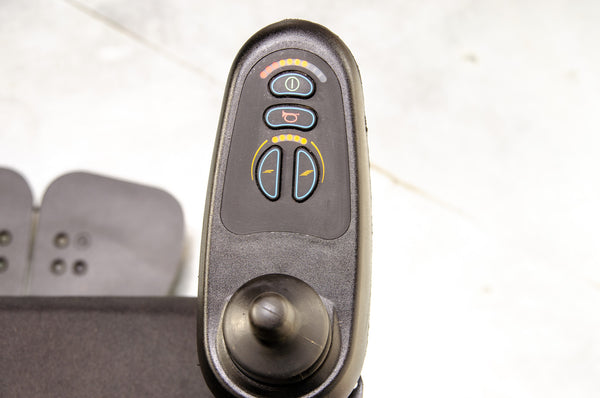 Quickie Q100 R Compact Indoor Outdoor Powerchair Wheelchair Sunrise Medical 03666