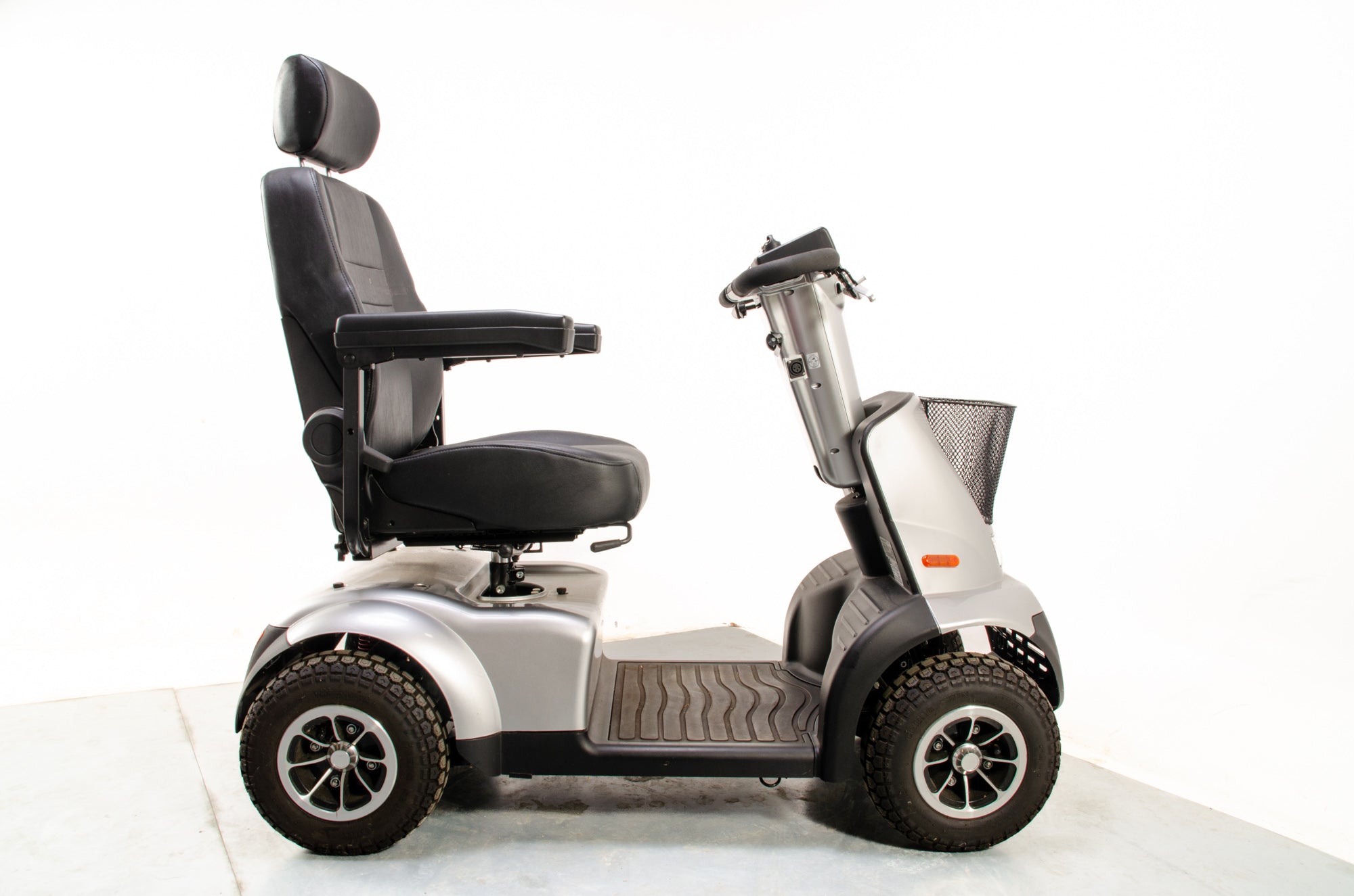 2016 TGA Breeze Midi 4 8mph Mid Size Mobility Scooter Silver Secondary image