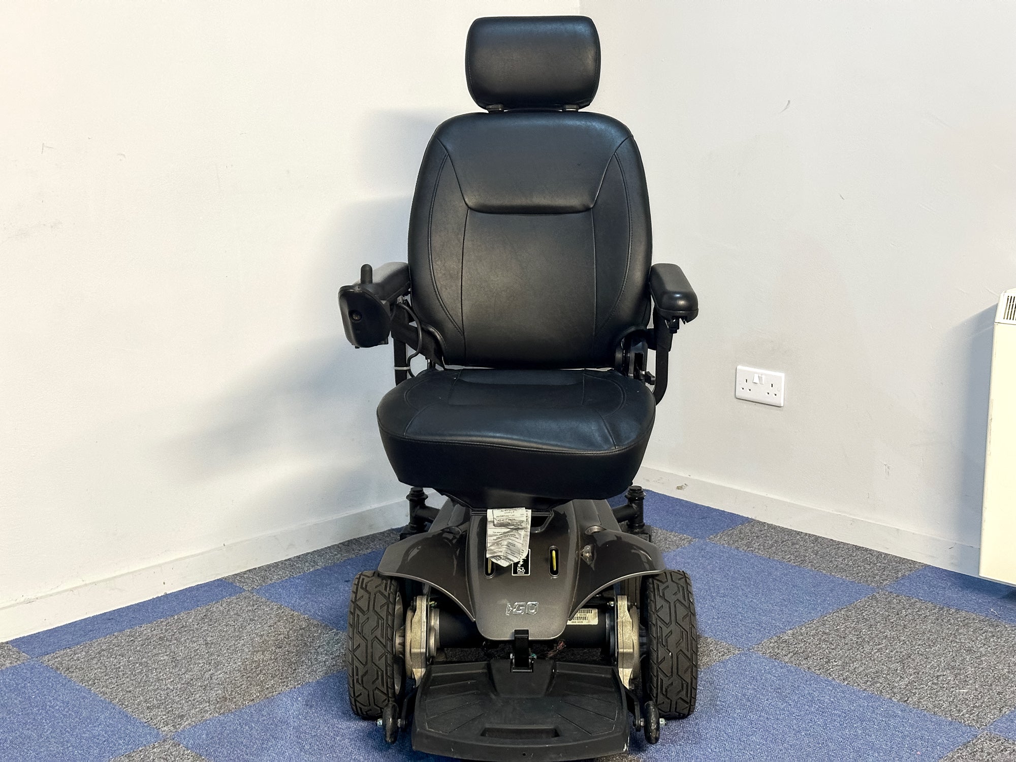 Used I-Go Centre Wheel Drive Powerchair – Excellent Condition, New Batteries Secondary image