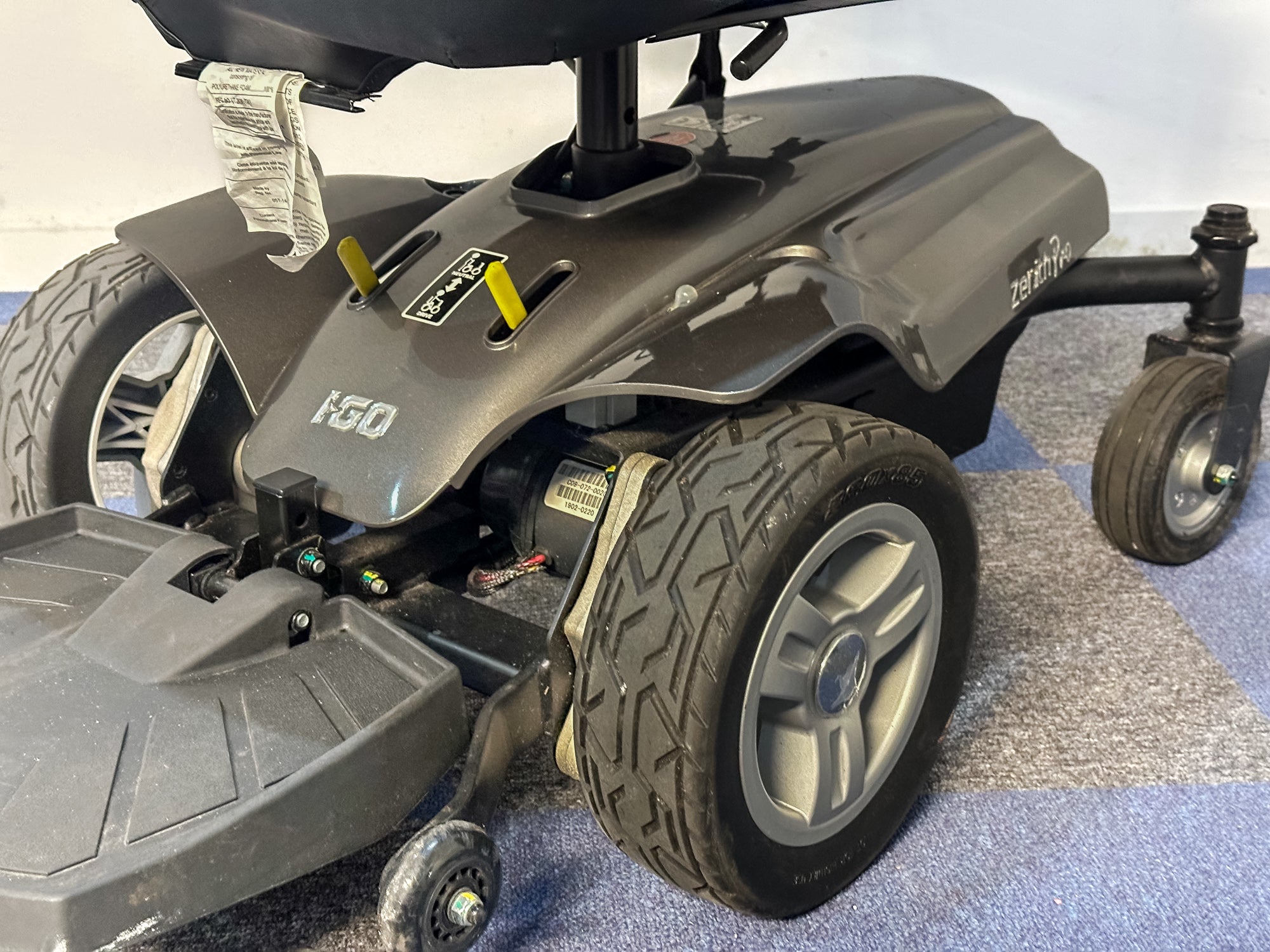 Used I-Go Centre Wheel Drive Powerchair – Excellent Condition, New Batteries