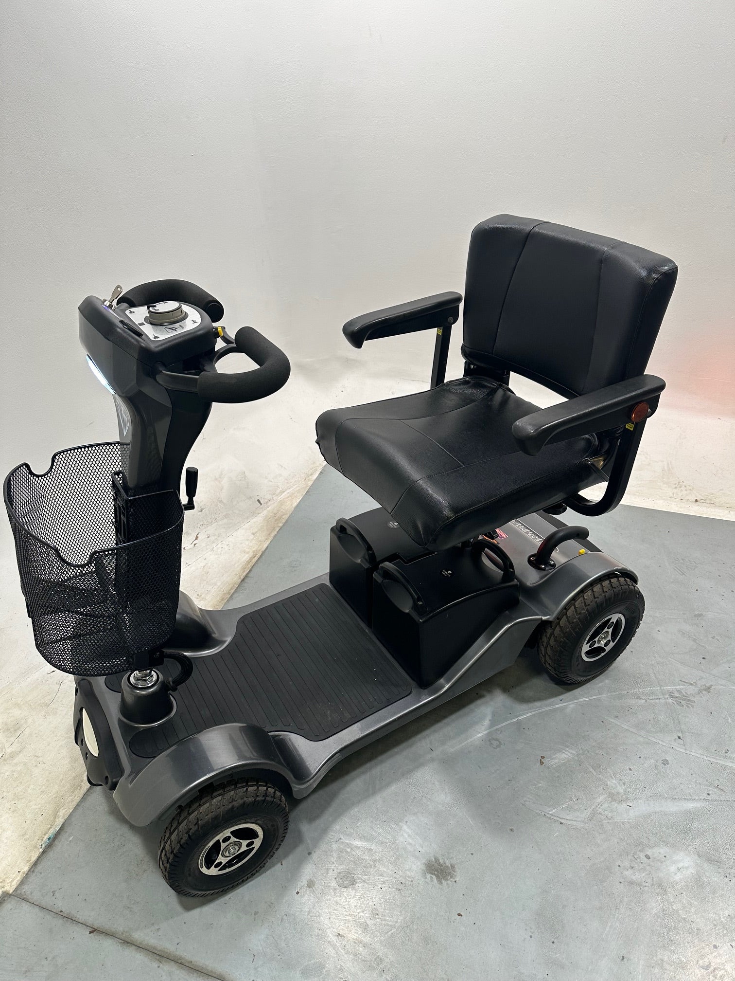 Sunrise Medical Sapphire 2 in Silver 4mph Transportable Secondary image