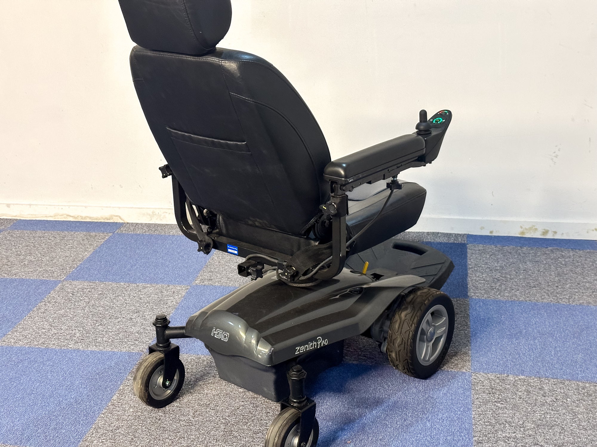 I-Go Zenith Pro best performing powerchair both around the house and outside FWD