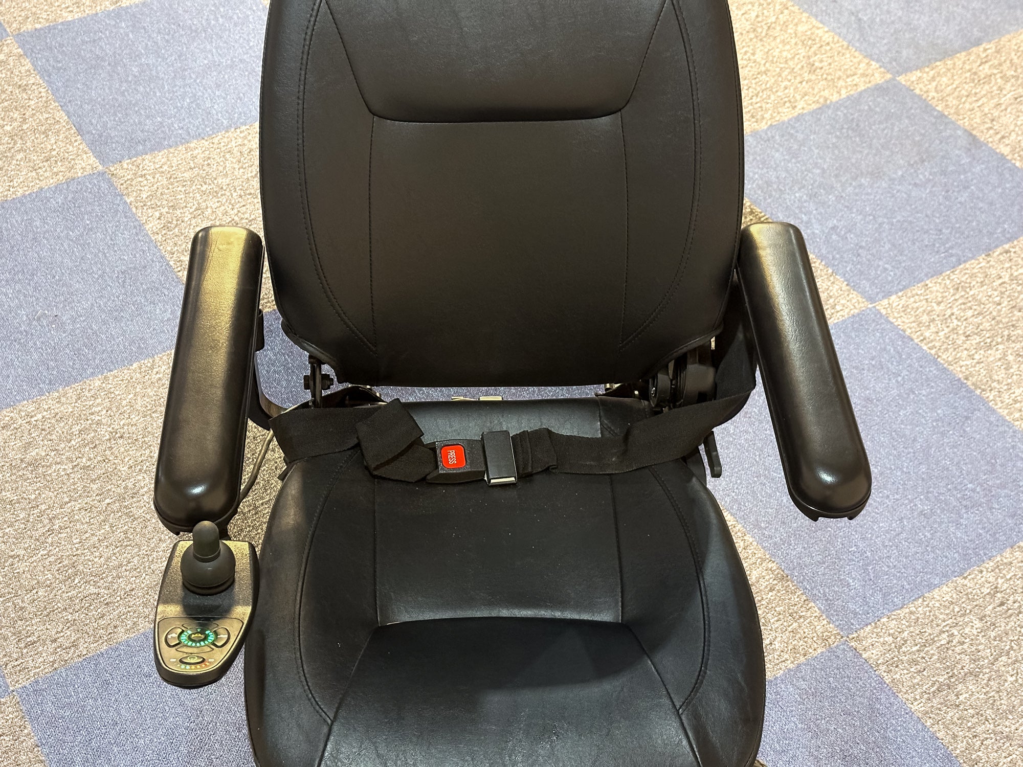 I-Go Zenith Pro best performing powerchair both around the house and outside FWD