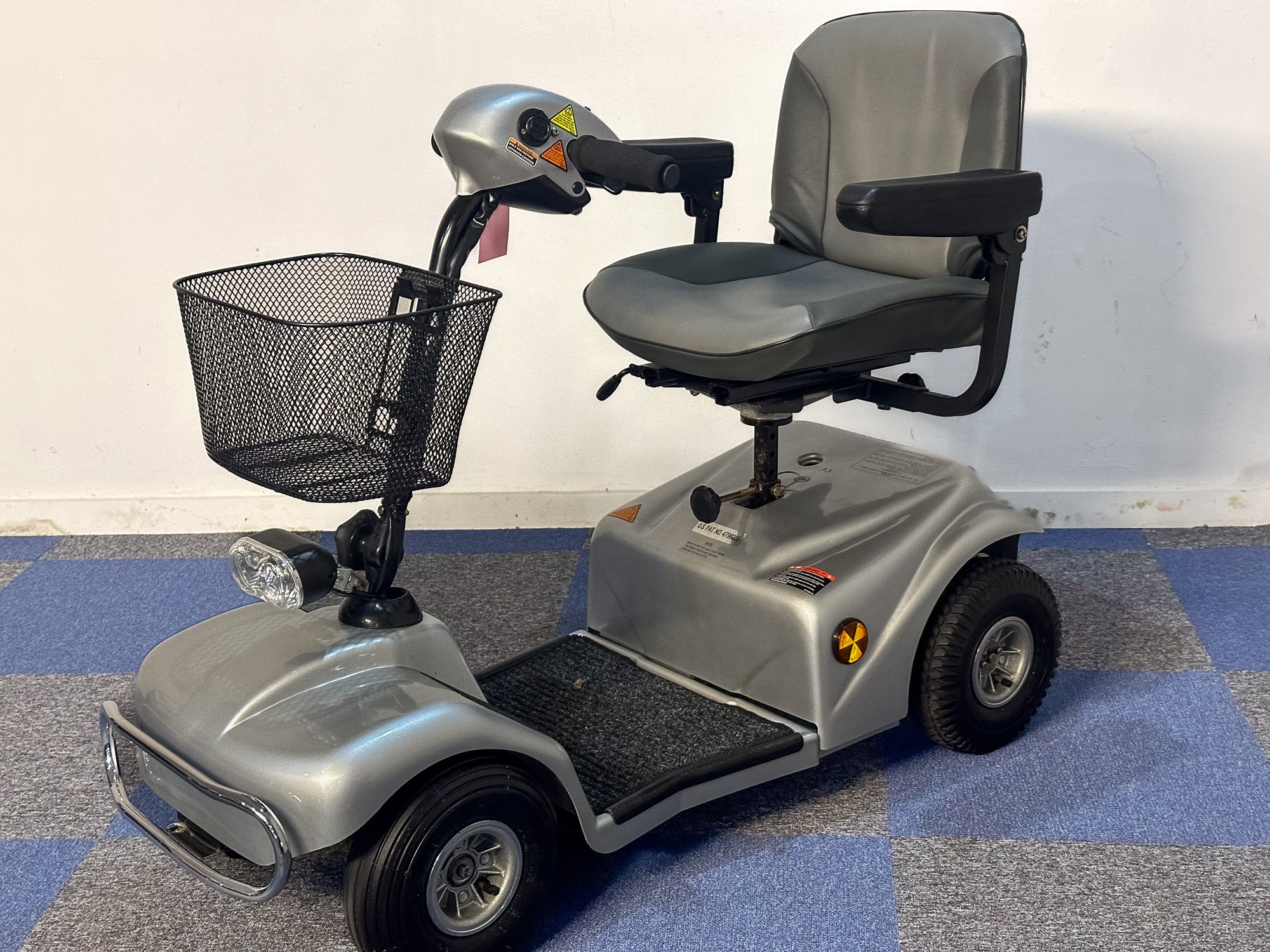 Mobil Scooter Rascal Rascal 388EM Mobility Scooter Midsize Pneumatic Comfy Pavement Silver ...