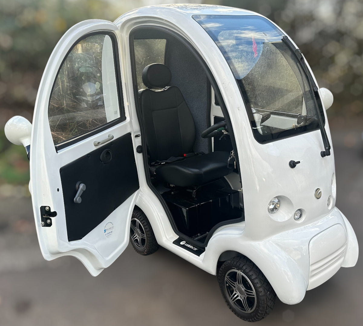 Scooterpac Cabin Car Mk2 – Used White Cabin Car Mobility Scooter (Immaculate, Only 160 Miles) Main image