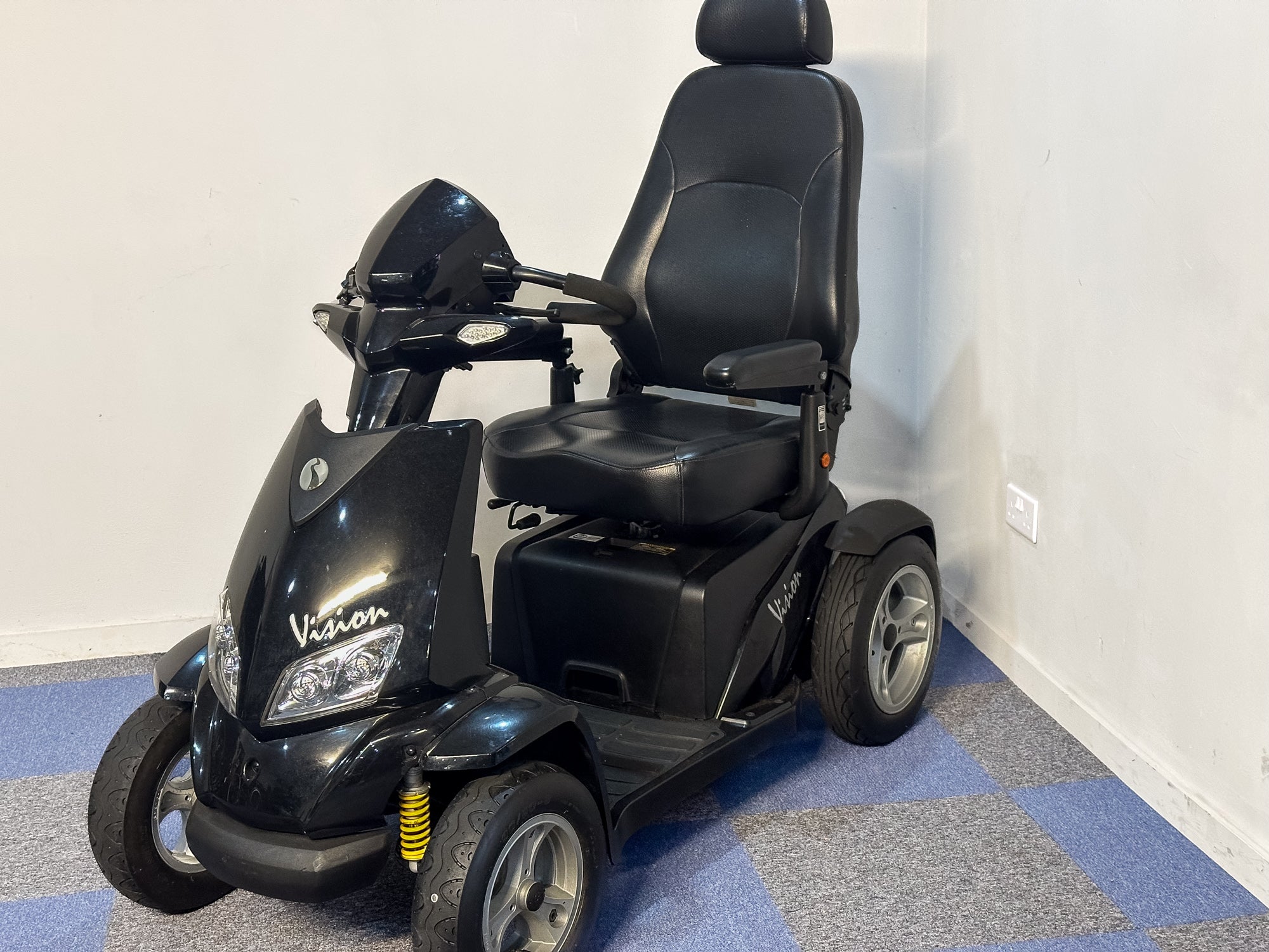 Rascal Vision Used Electric Mobility Scooter 8mph Large All-Terrain Road Legal Black Pneumatic Tyres 13283 Secondary image