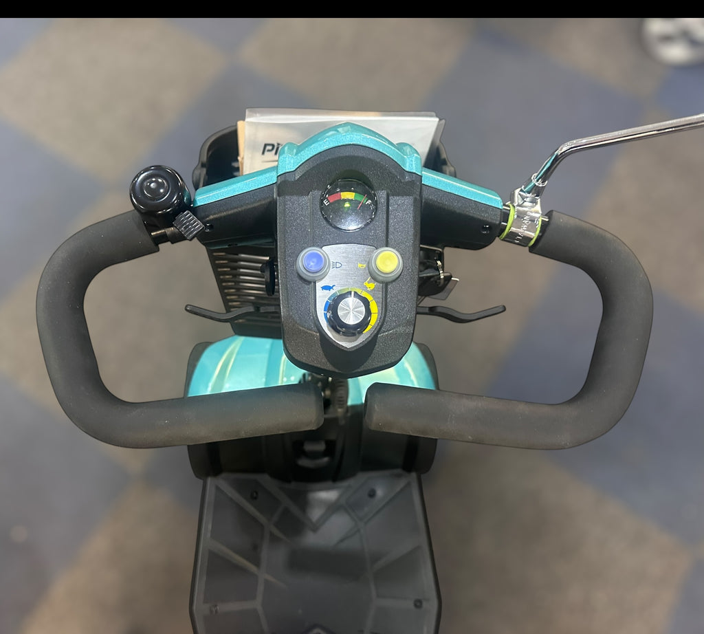 Used Rascal Veo Sport Mobility Scooter – Lightweight 4mph Boot Scooter Aquamarine