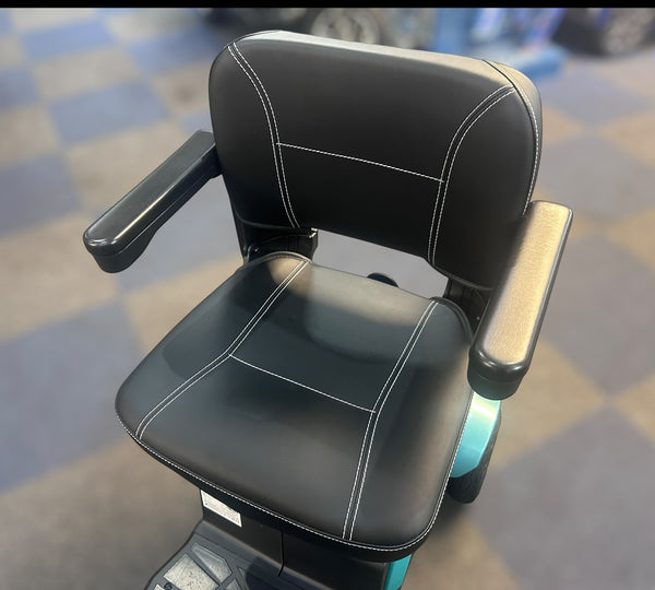 Used Rascal Veo Sport Mobility Scooter – Lightweight 4mph Boot Scooter Aquamarine