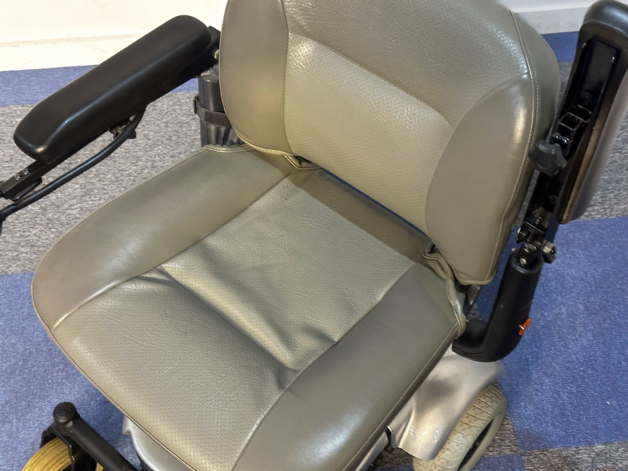 Rascal P321 Indoor Electric Wheelchair Powerchair Small Compact Silver