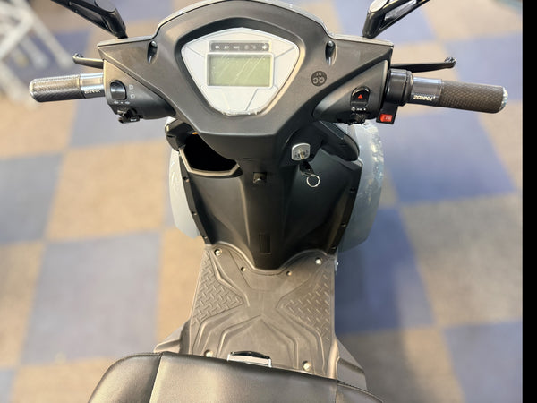GIO Titan Trike Mobility Scooter – Heavy Duty, Long Range 15mph Fast