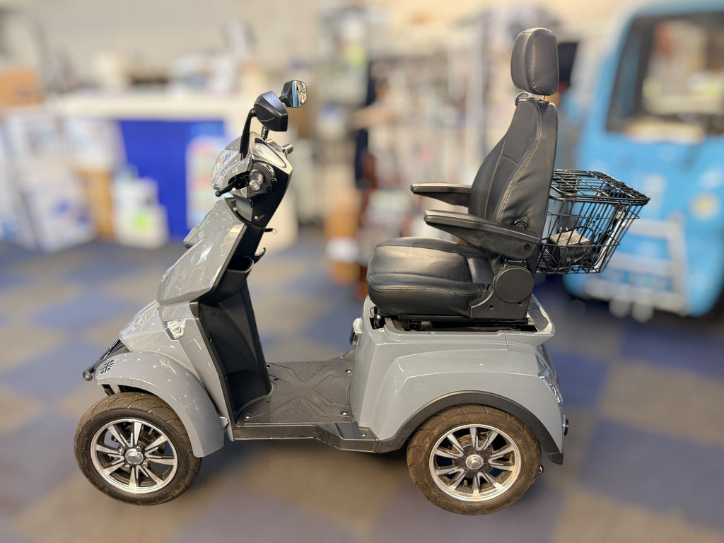GIO Titan Trike Mobility Scooter – Heavy Duty, Long Range 15mph Fast