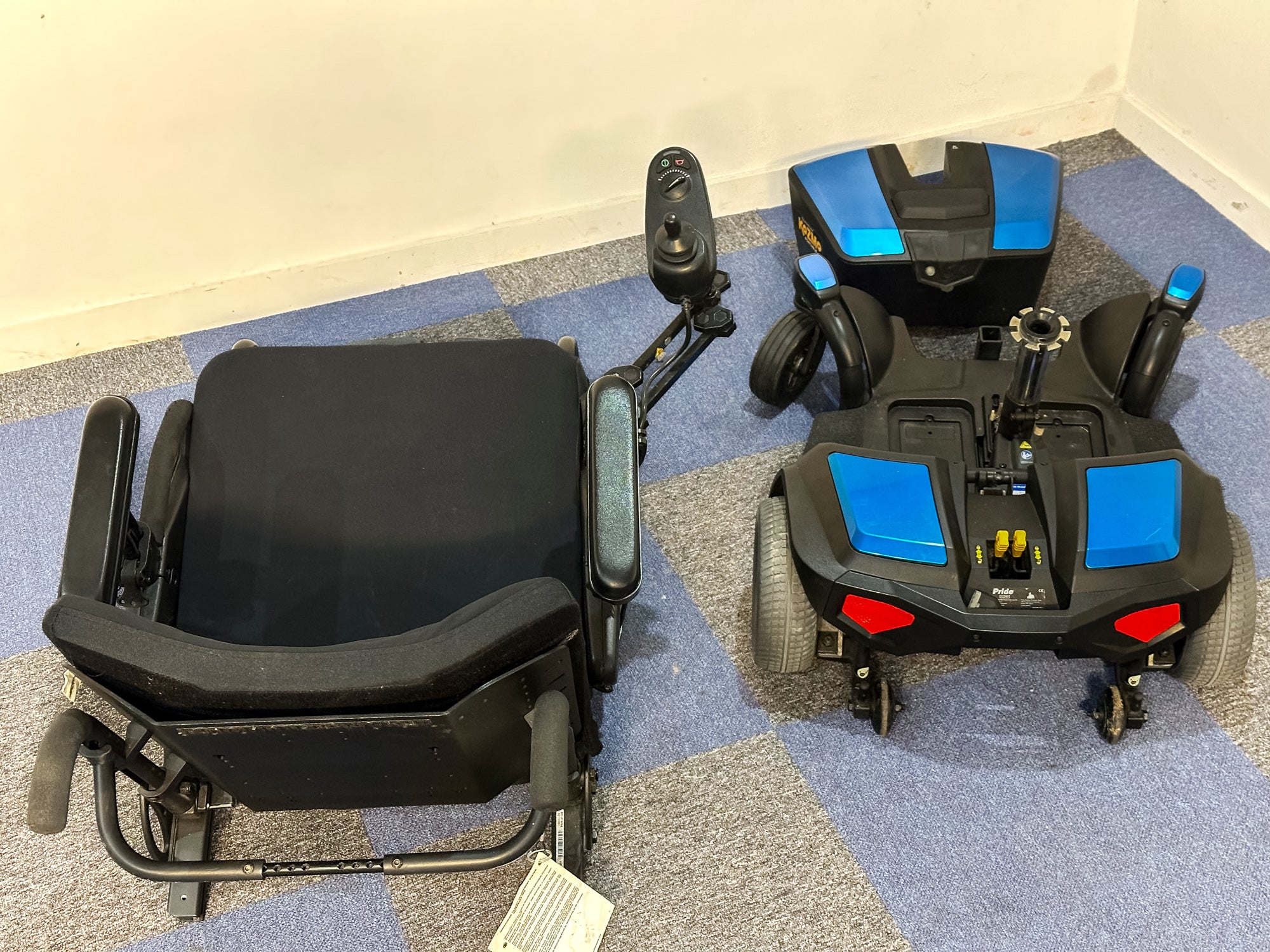 Quantum Kozmo Portable Powerchair Electric Wheelchair Indoor Pride Go-Chair Transport Secondary image