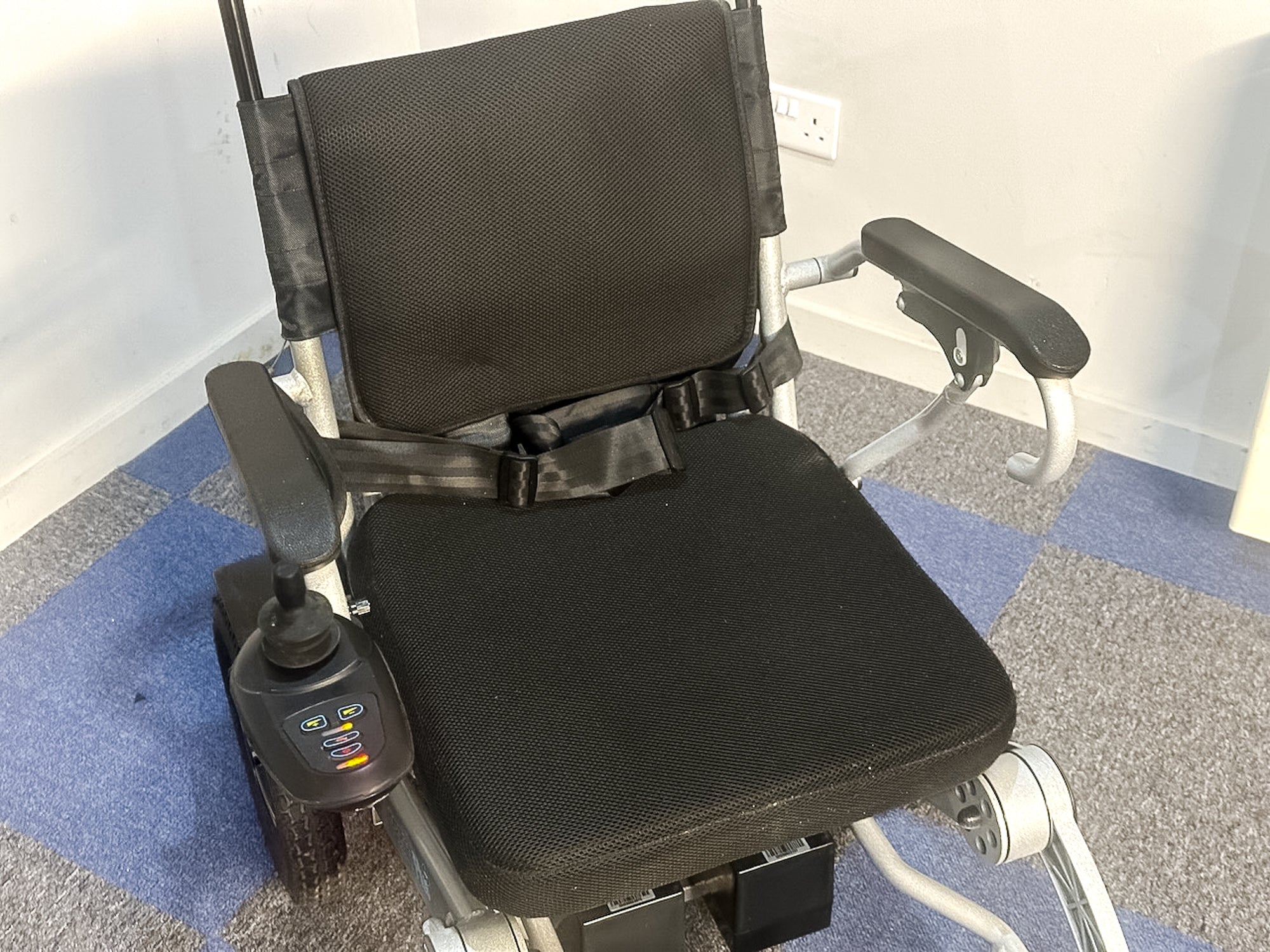 MobilityPlus Electric Powered Wheelchair Used Easy Folding Portable Lightweight Twin Battery