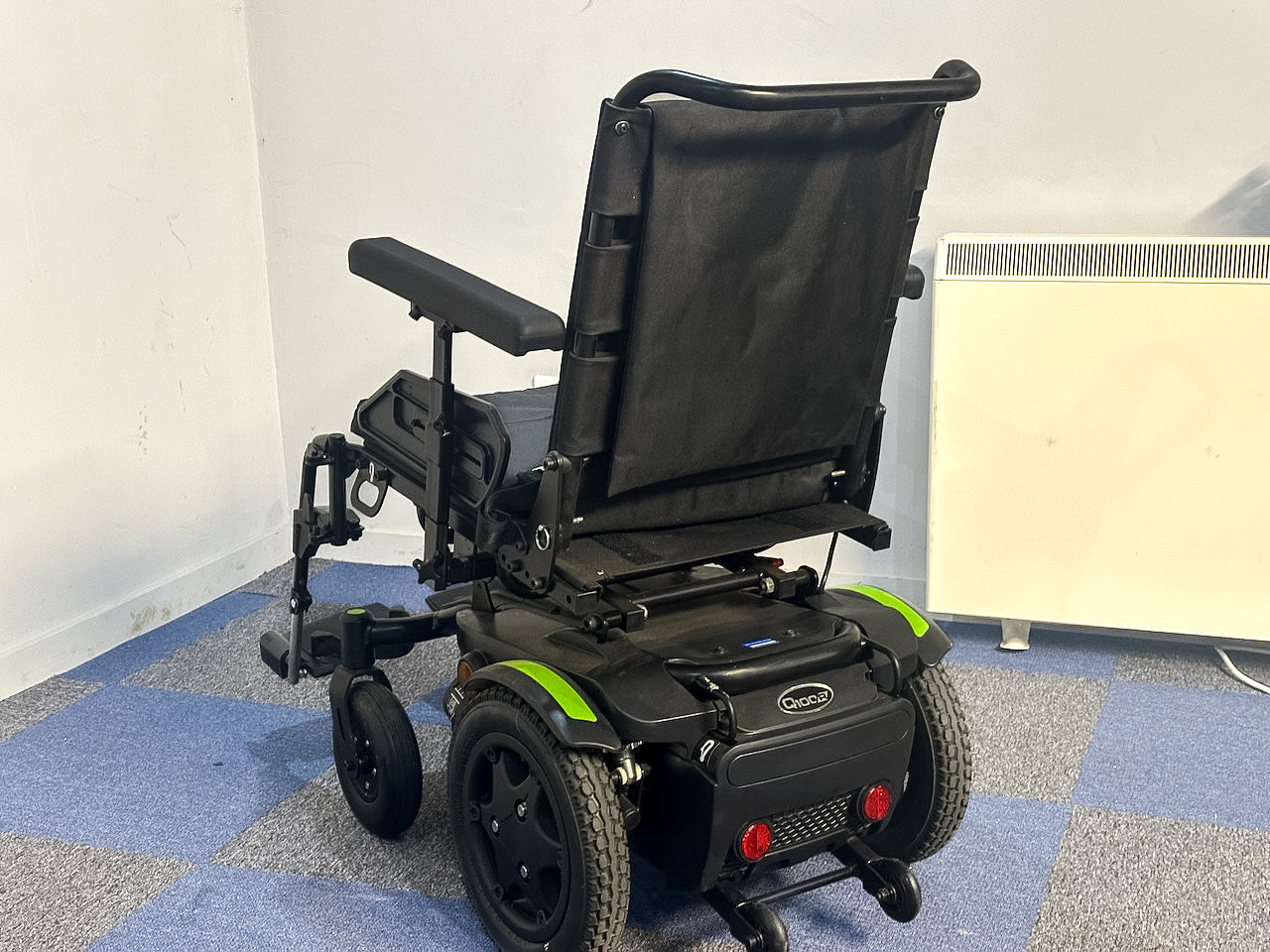 Quickie Q100 R Compact Indoor Outdoor Powerchair Wheelchair Green Trim Sunrise Medical