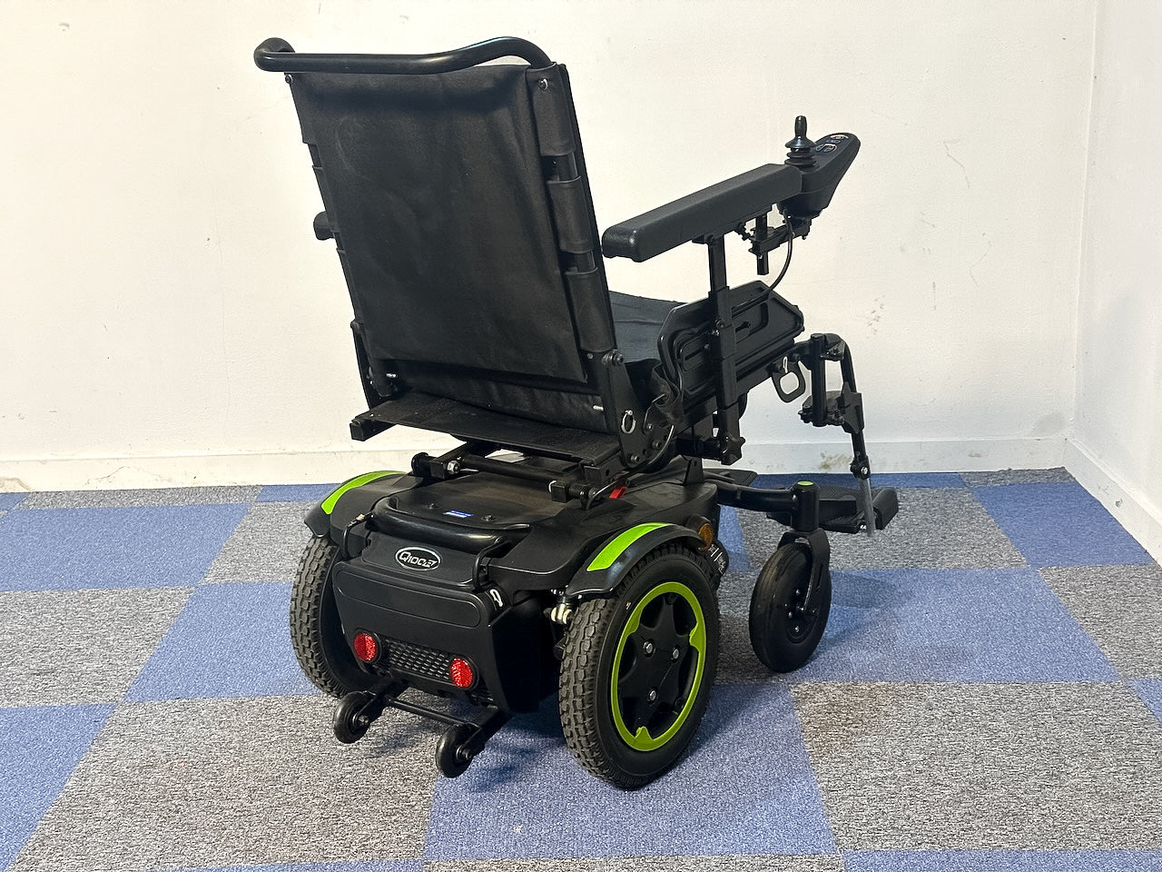 Quickie Q100 R Compact Indoor Outdoor Powerchair Wheelchair Green Trim Sunrise Medical