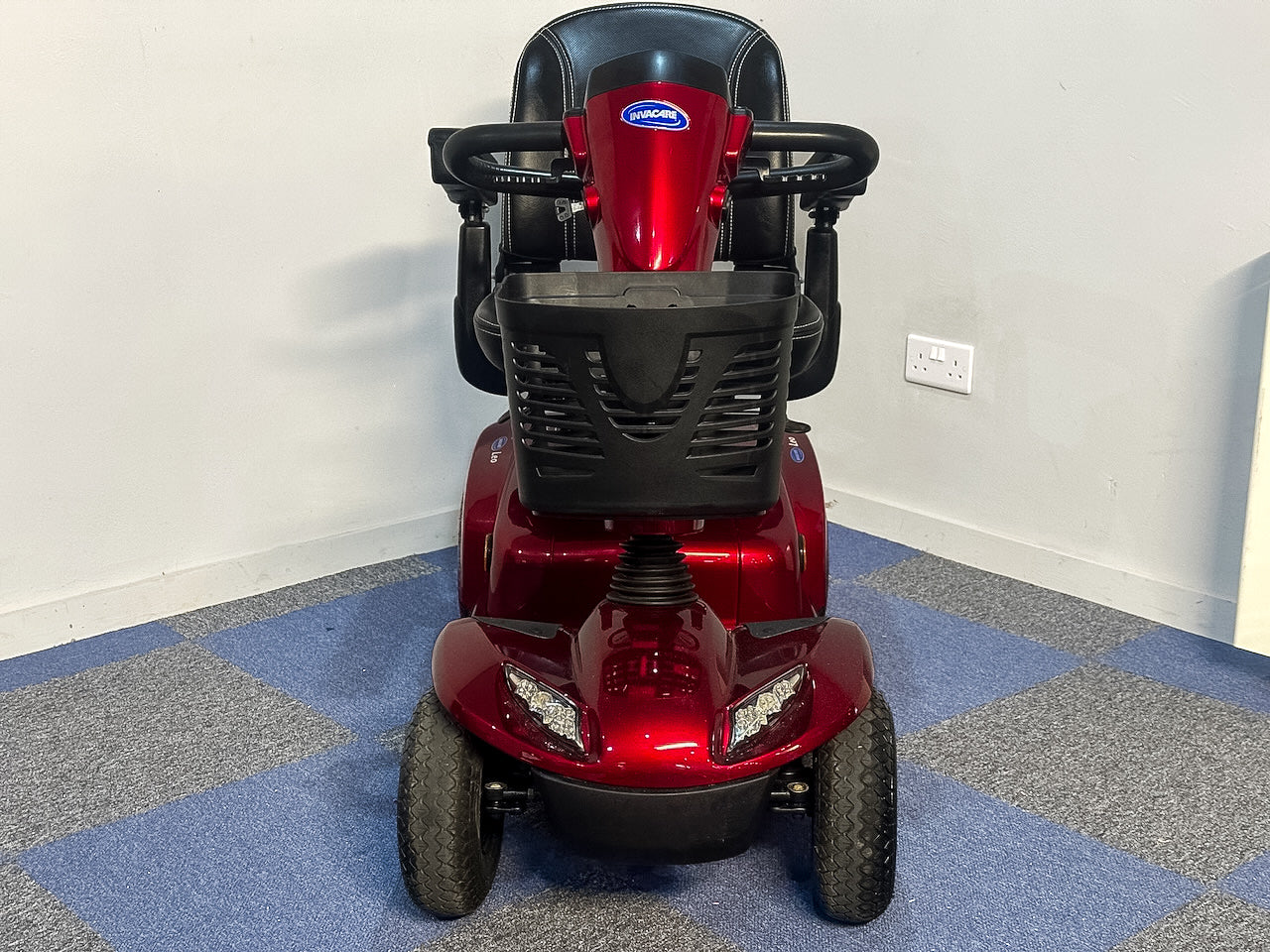 Leo Mobility Scooter Comfy Pavement Compact Invacare Red 4mph Secondary image