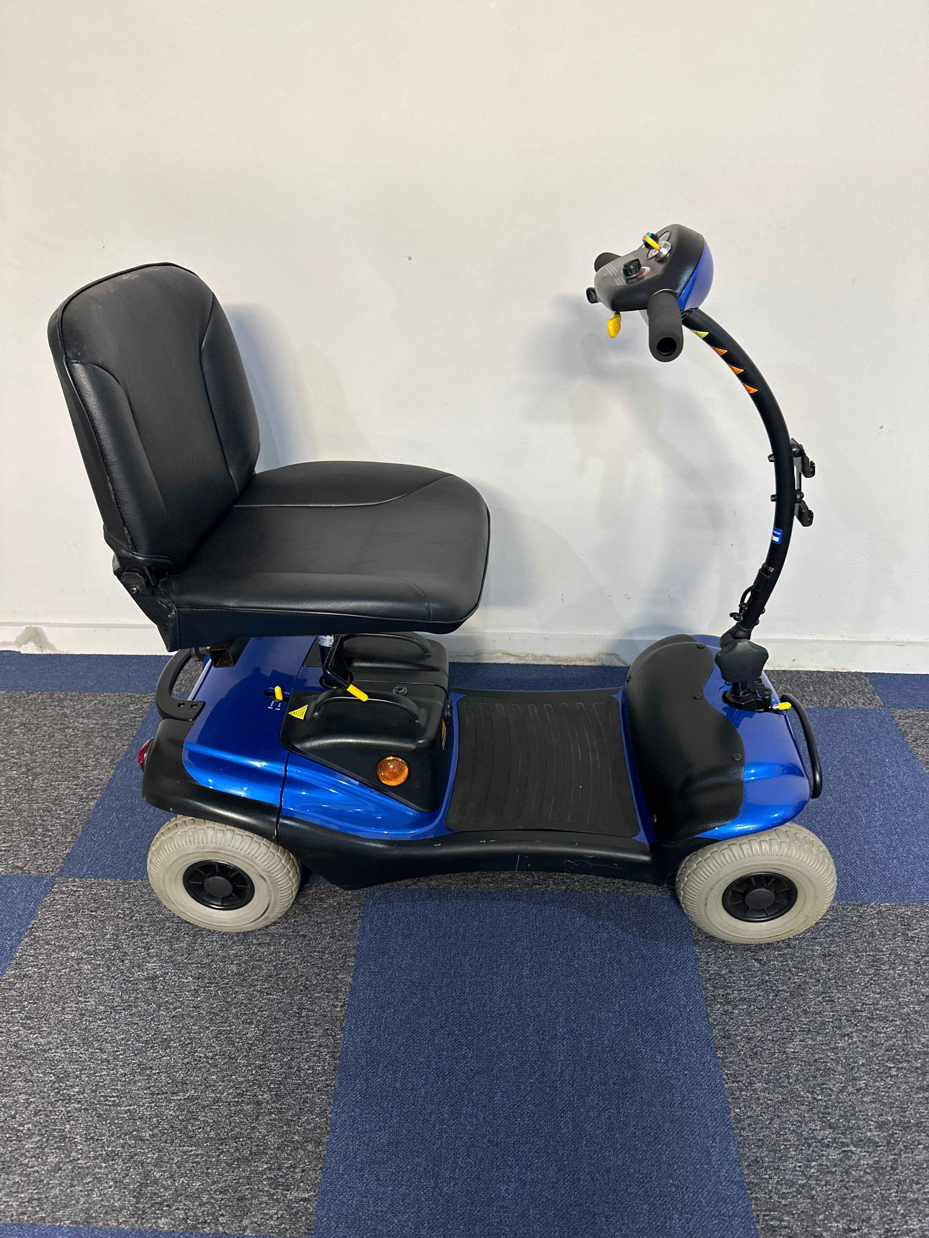 Sunrise Medical Shoprider Bootmaster Elite Mobility Scooter Small Transportable Boot Scooter Secondary image