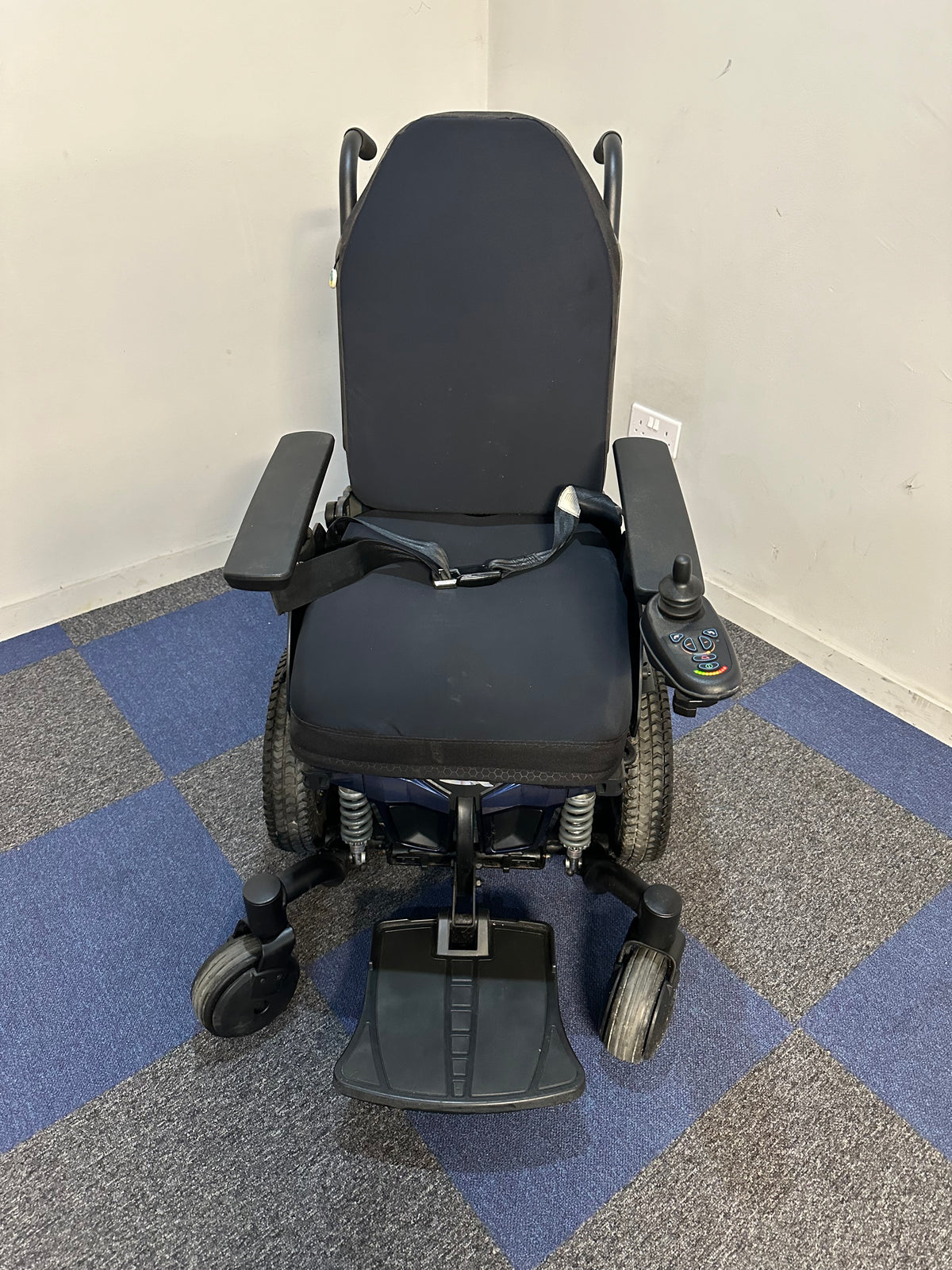 Pride Quantum Q4 Powerchair With Power Recline in Blue 4mph Main image