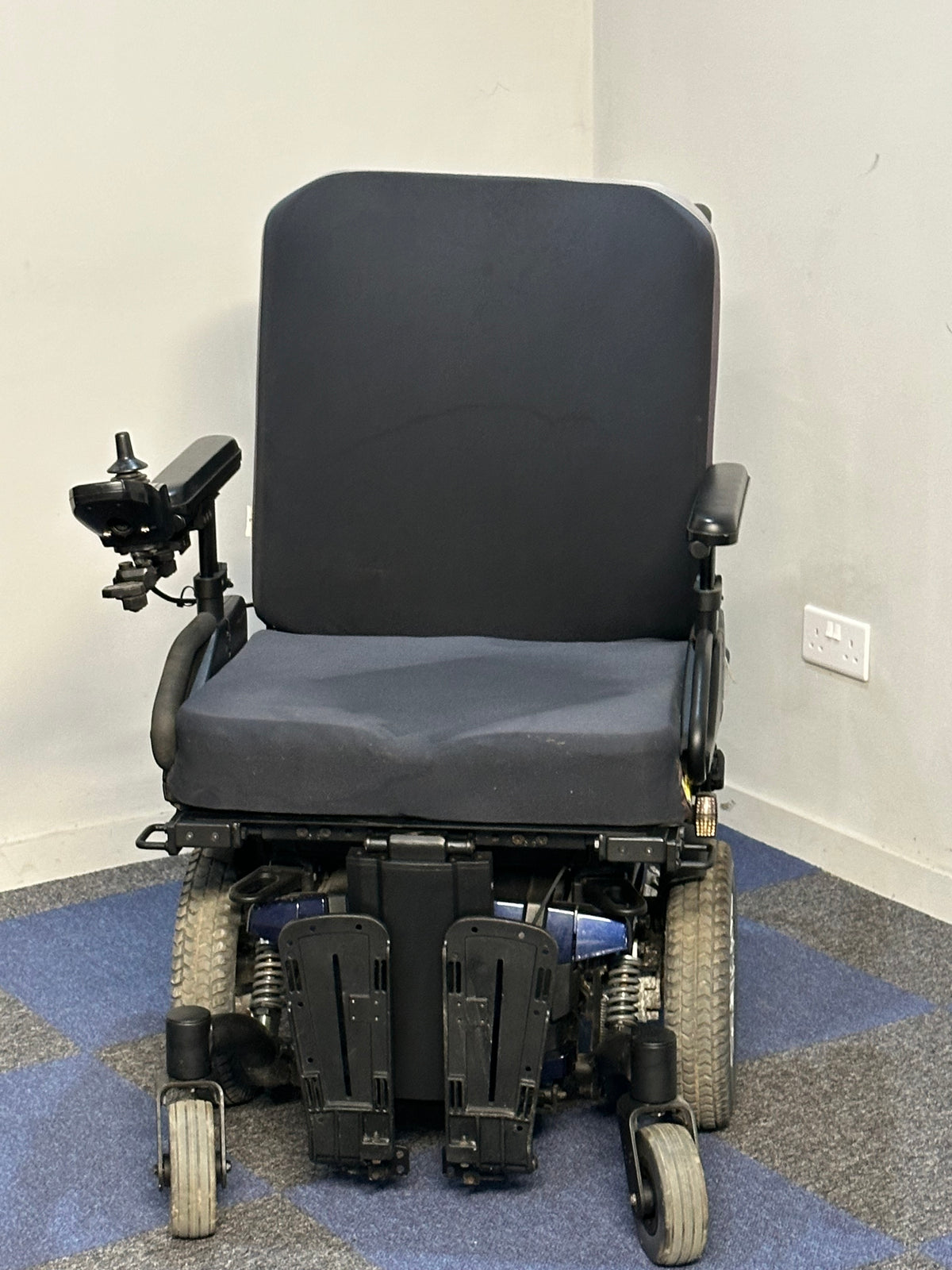 Pride Quantum Q6 EDGE HD Black Bariatric Electric Wheelchair Powerchair With Power Tilt Heavy-Duty Main image