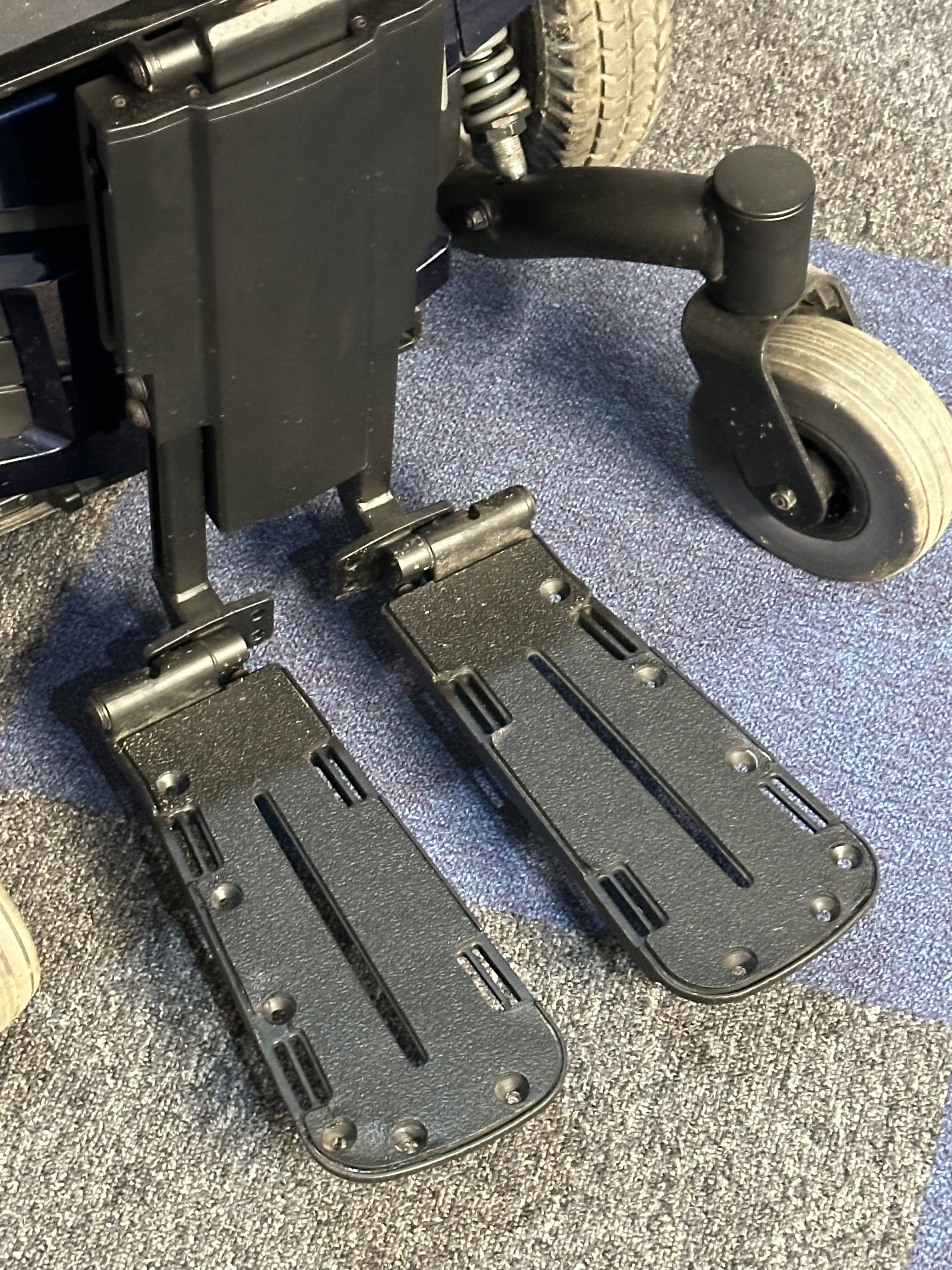 Pride Quantum Q6 EDGE HD Black Bariatric Electric Wheelchair Powerchair With Power Tilt Heavy-Duty Secondary image