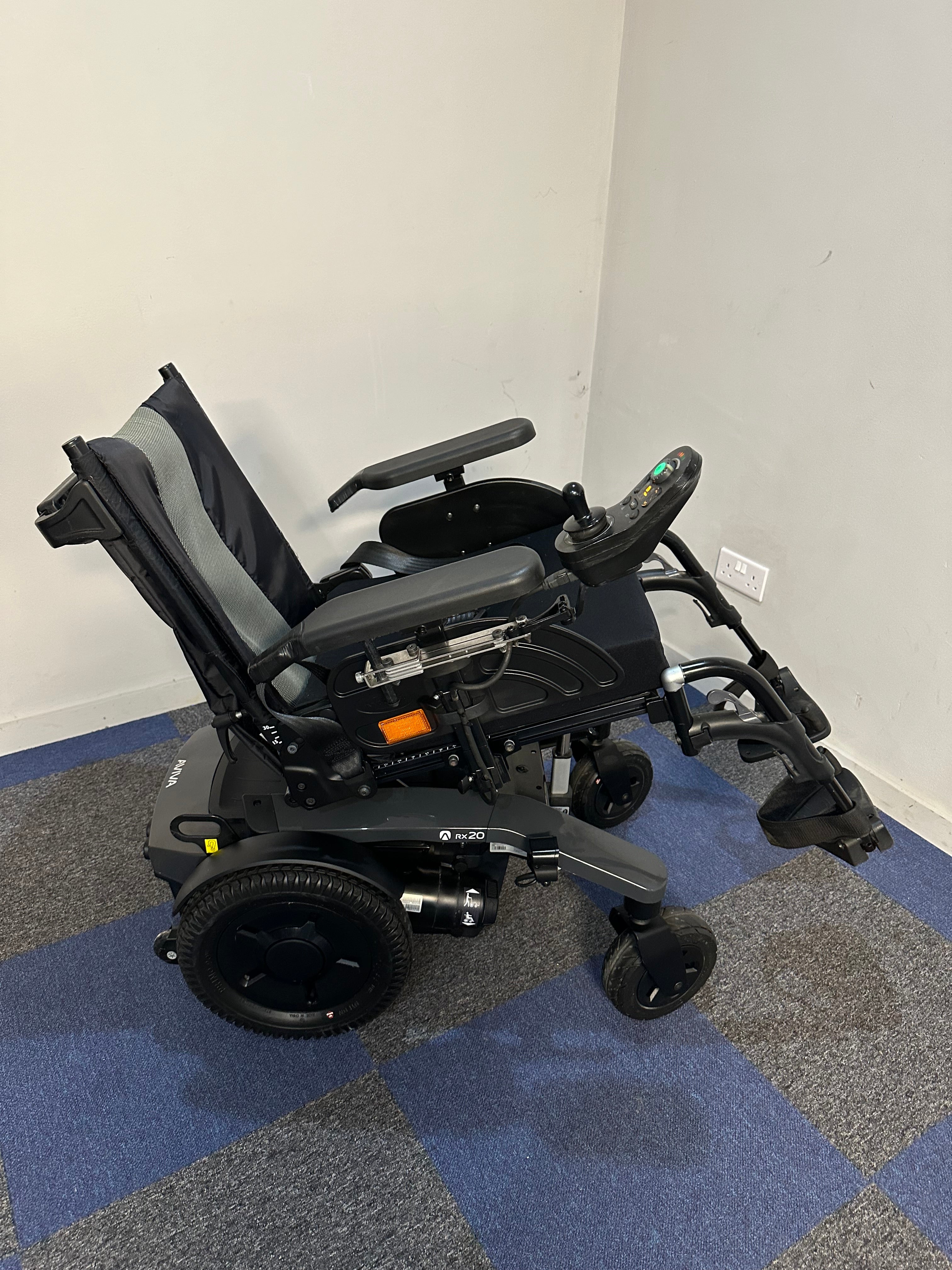 Invacare Aviva RX20 Modulite Electric Wheelchair Powerchair Power Tilt Invacare Aviva RX20 Modulite Electric Wheelchair Powerchair Power Tilt