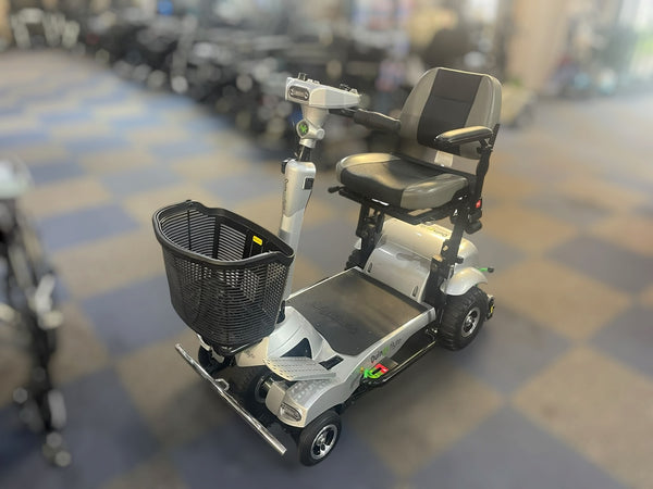 Quingo Flyte with Docking Station 4mph Boot Scooter