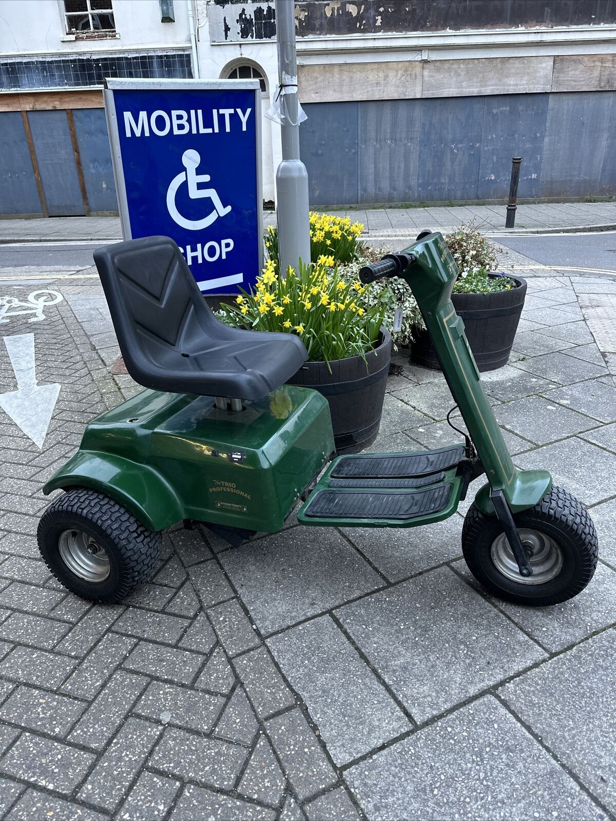 The Trio Professional Golf Buggy