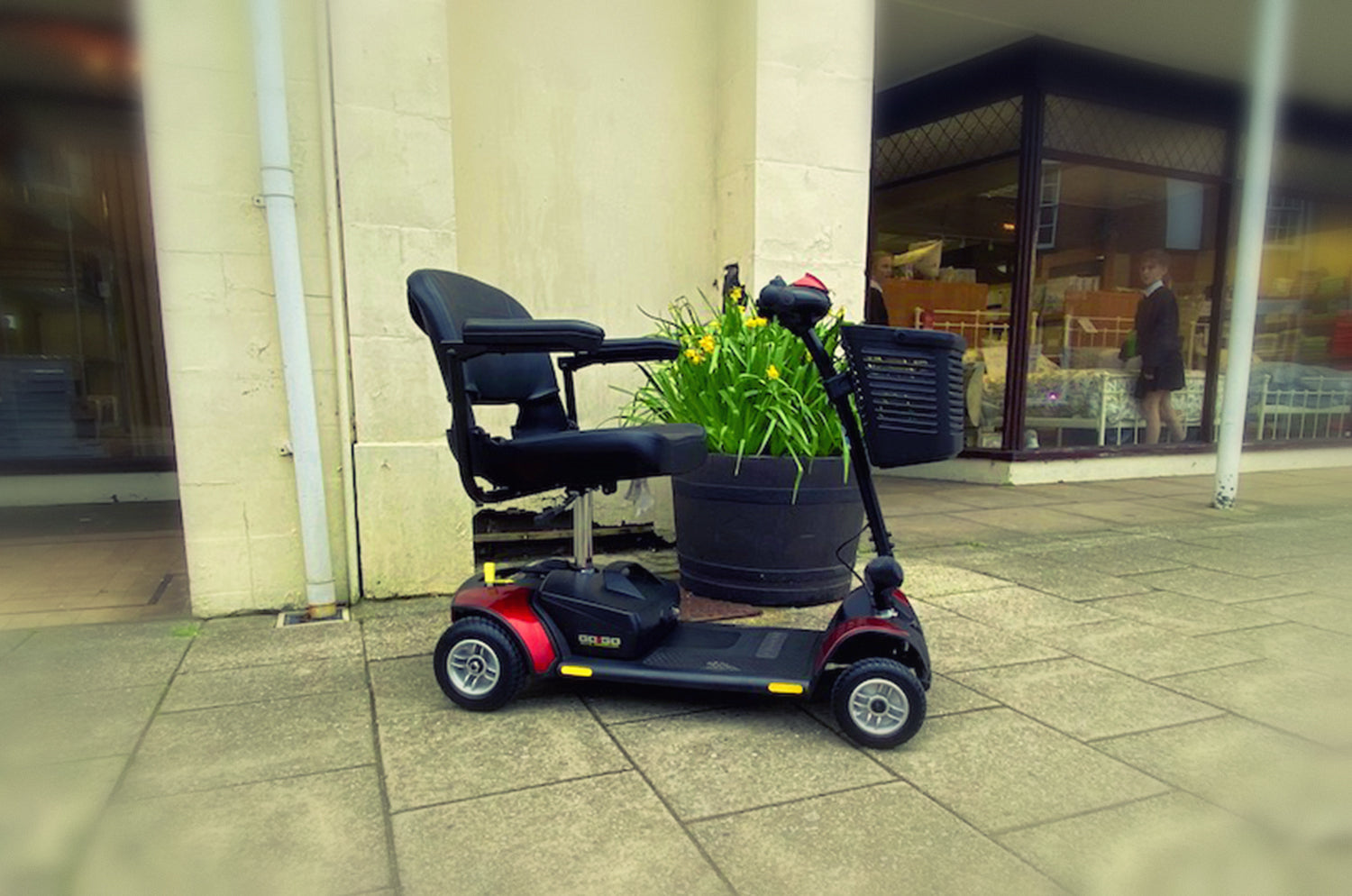 2016 Pride Go-Go Elite Traveller 4mph Transportable Mobility Boot Scooter in Red