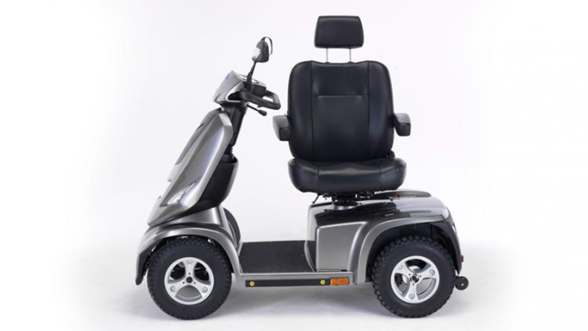 Invacare Cetus Premium High Output All Terrain Mobility Scooter Max User Weight 35st (226kg)