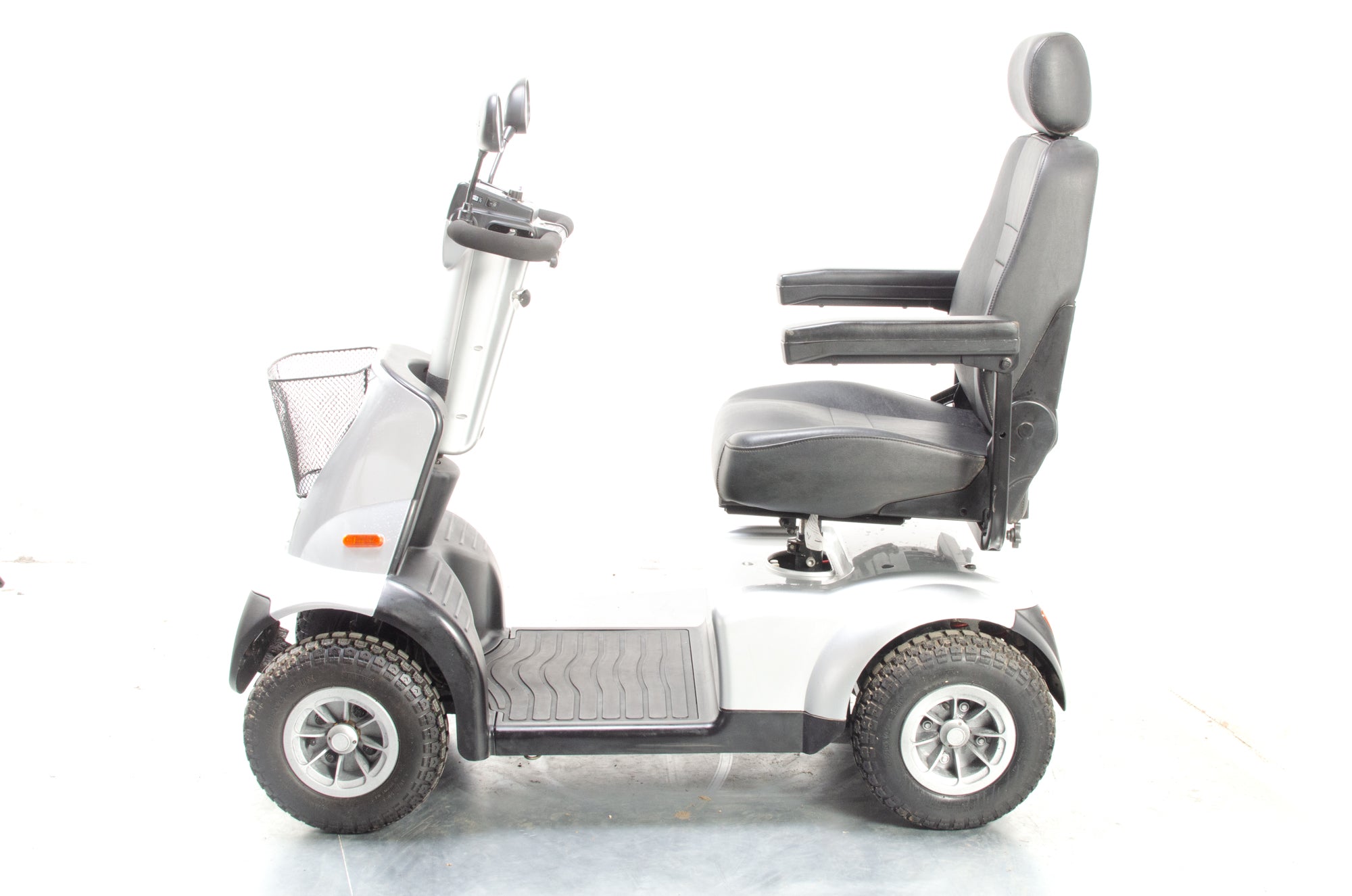 TGA Breeze Midi 4 Used Electric Mobility Scooter 8mph Road Pavement Suspension All-Terrain