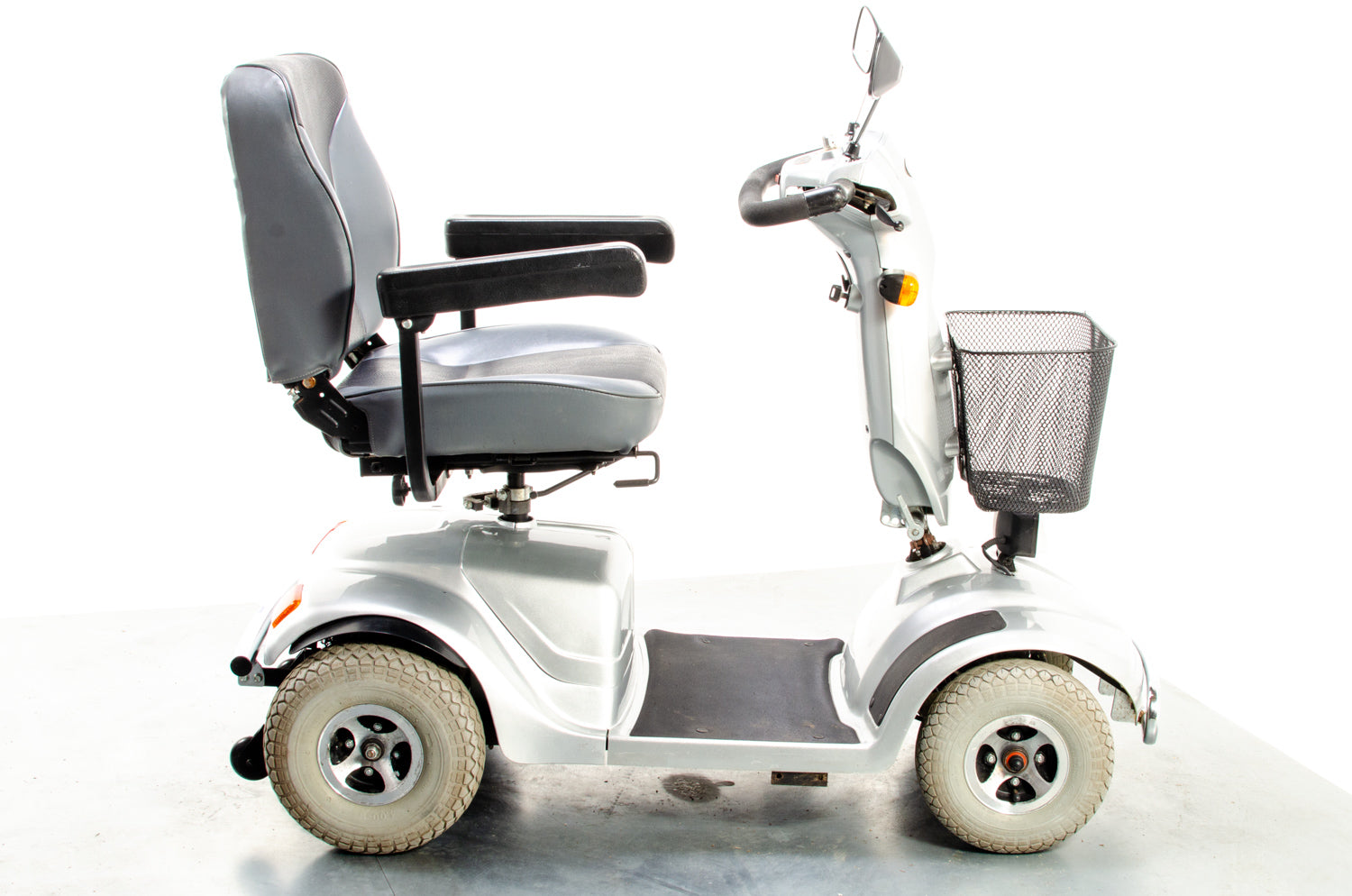 CTM HS-740 Used Mobility Scooter Midsize Pavement Comfy Bariatric Pneumatic Tyres Silver