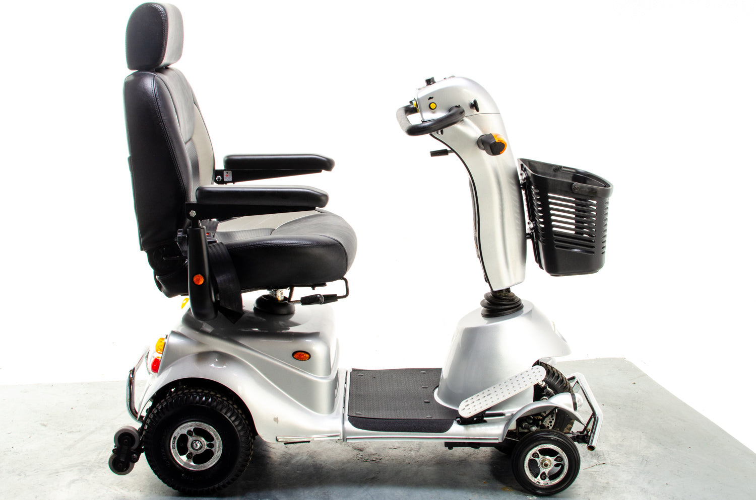 AVC Quingo Plus 8mph Used Mobility Scooter 5 Wheels Road Pavement Turning Circle