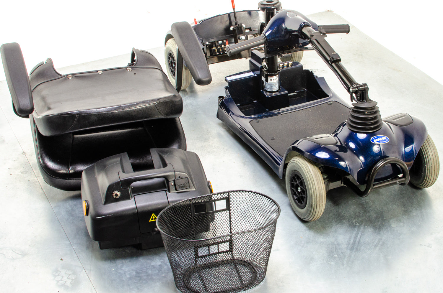 Invacare Lynx Used Mobility Scooter Small Boot Transportable Lightweight Travel Indoor Blue Secondary image