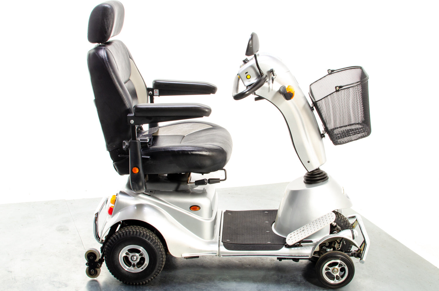 AVC Quingo Plus 8mph Used Mobility Scooter 5 Wheels Road Pavement Turning Circle