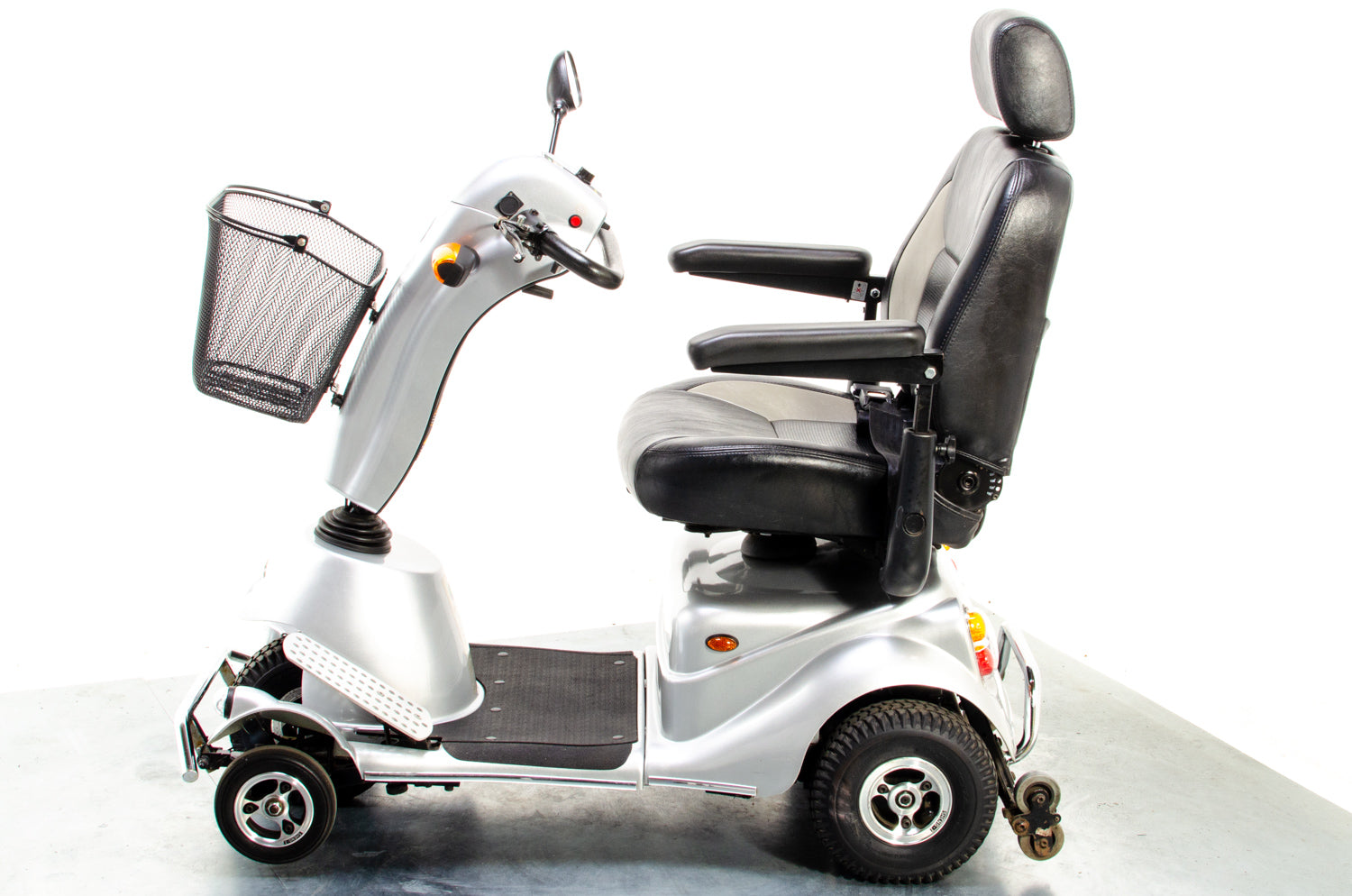 AVC Quingo Plus 8mph Used Mobility Scooter 5 Wheels Road Pavement Turning Circle