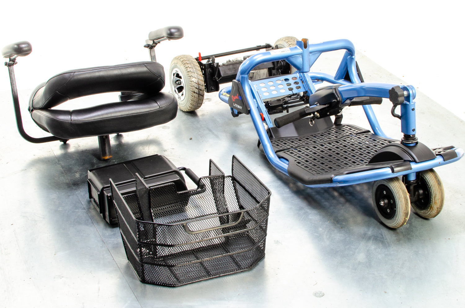 Rascal Liteway 3 Used Electric Mobility Scooter 4mph Transportable 3-Wheel Blue Secondary image