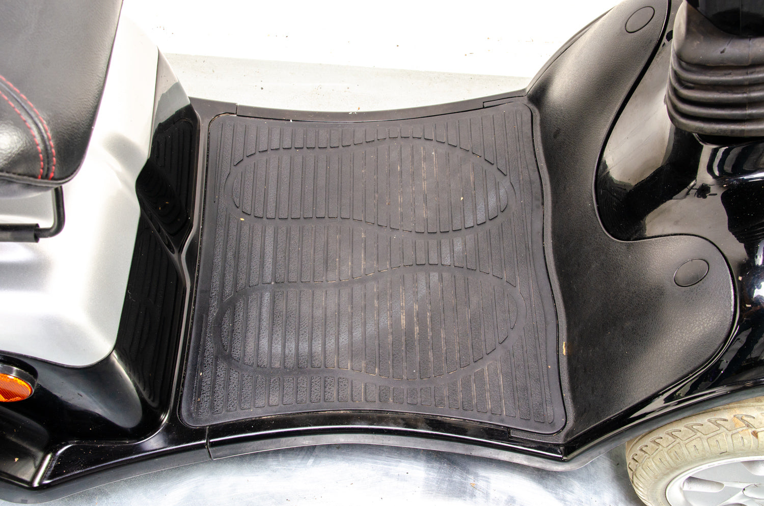 Kymco Super 8 Used Mobility Scooter 8mph Road Pavement Suspension Solid Tyres Black