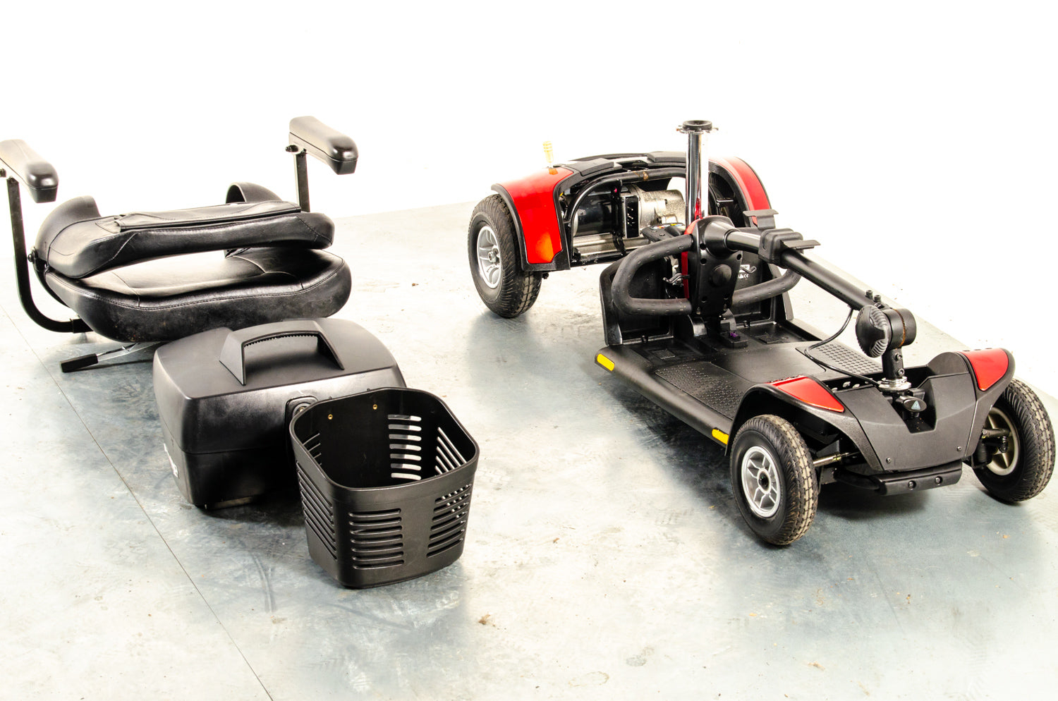 Pride Go-Go Elite Traveller Plus Used Mobility Scooter Small Transportable Lightweight Travel Car 13321 Secondary image