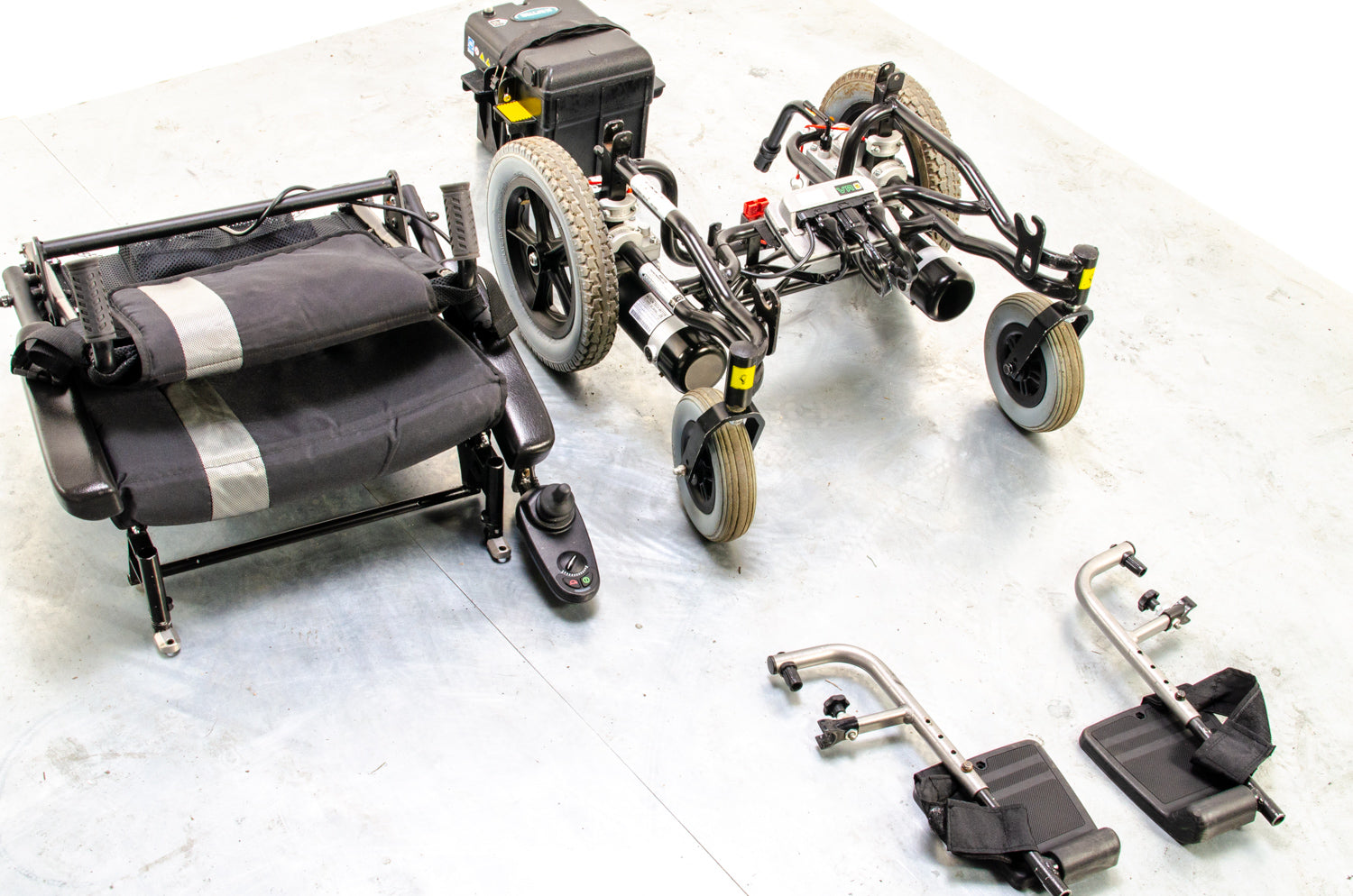 Karma Ergo Traveller Used Electric Wheelchair Powerchair Folding Transportable Black Secondary image