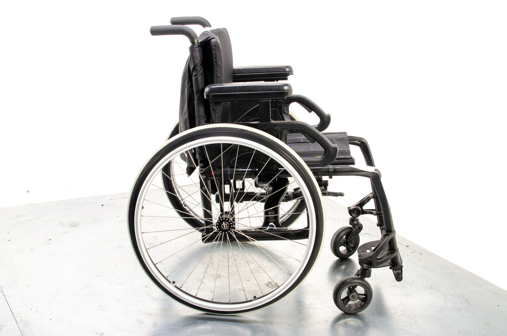 Veloce T700 high-tensile strength carbon fiber Active Folding Wheelchair lightweight ex-demo