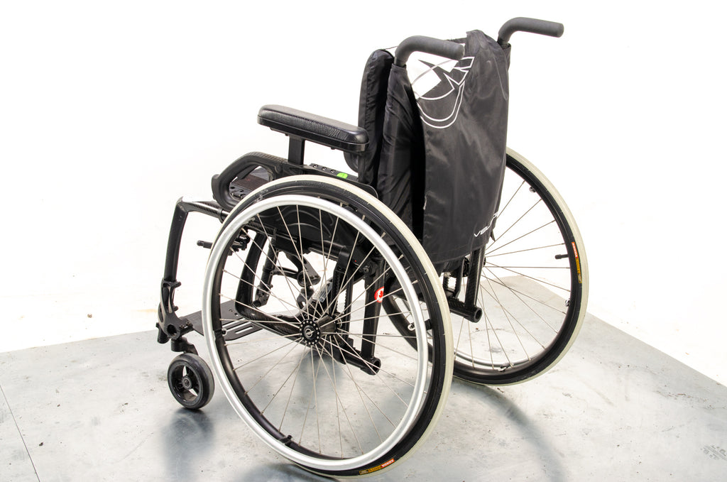 Veloce T700 high-tensile strength carbon fiber Active Folding Wheelchair lightweight ex-demo
