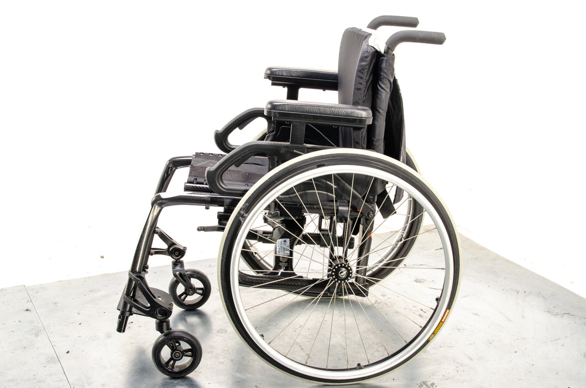 Veloce T700 high-tensile strength carbon fiber Active Folding Wheelchair lightweight ex-demo