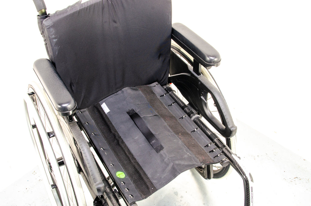 Veloce T700 high-tensile strength carbon fiber Active Folding Wheelchair lightweight ex-demo