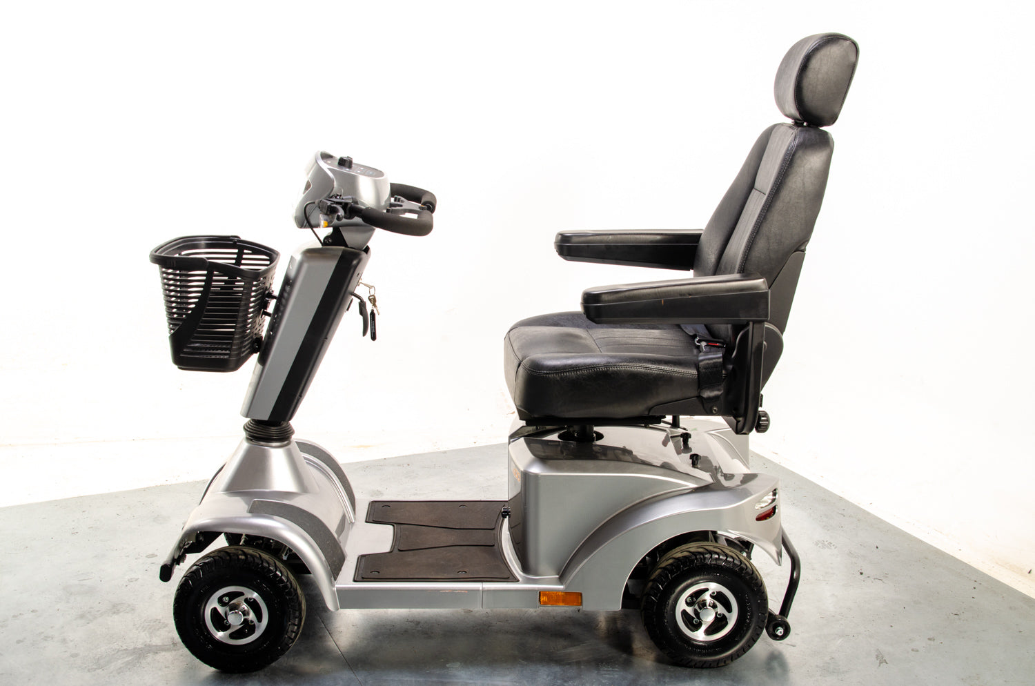 New Sterling S400 Mobility Scooter All-Terrain 4mph Midsize Pneumatic Pavement