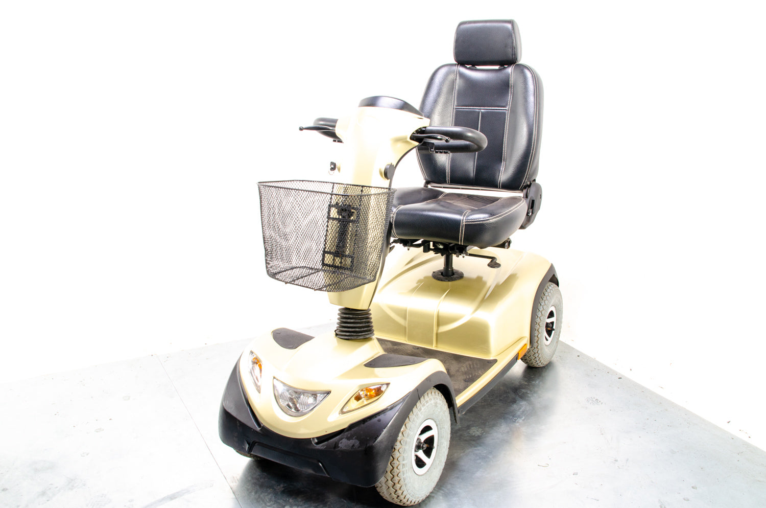 Invacare Comet Used Mobility Scooter 8mph Large All-Terrain Off-Road Comfort Gold