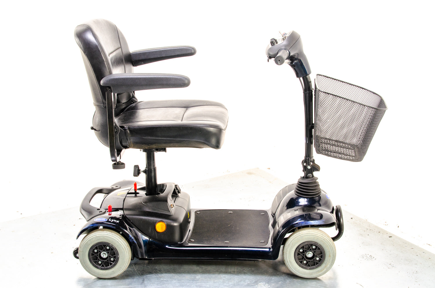 Invacare Lynx 4mph Boot Scooter Secondary image