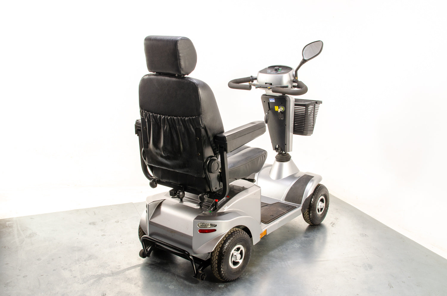 Sterling S425 Used Mobility Scooter All-Terrain 8mph Midsize Pneumatic Pavement 13979