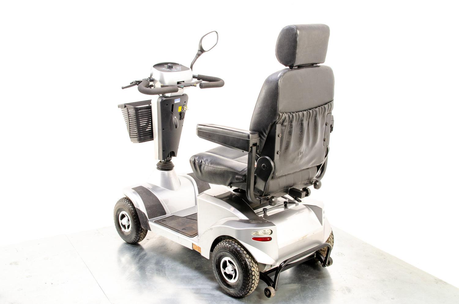 Sterling S425 Used Mobility Scooter All-Terrain 8mph Midsize Pneumatic Pavement 13979